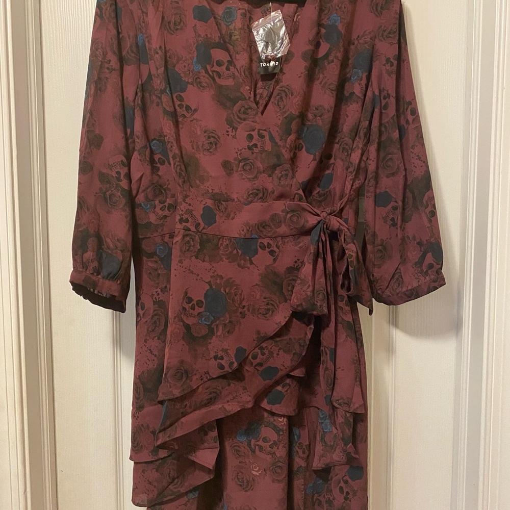 Torrid Wrap Tunic Burgundy Floral/Skull Georgette Size 1